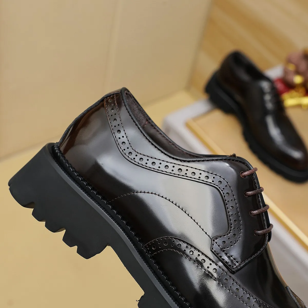 Men's shoes 💰620 💰 Louis Vuitton LV ® Autumn and Winter 🆕 models 🔛Full shoe counter First layer cowhide, 🐂leather lined casual shoes for men, super soft outsole, essential for driving. Counter synchronized original first layer cowhide completely 1:1 mold customization 🌹Top version, 2 colors available! Number: 38-45 (37.46. Customized)